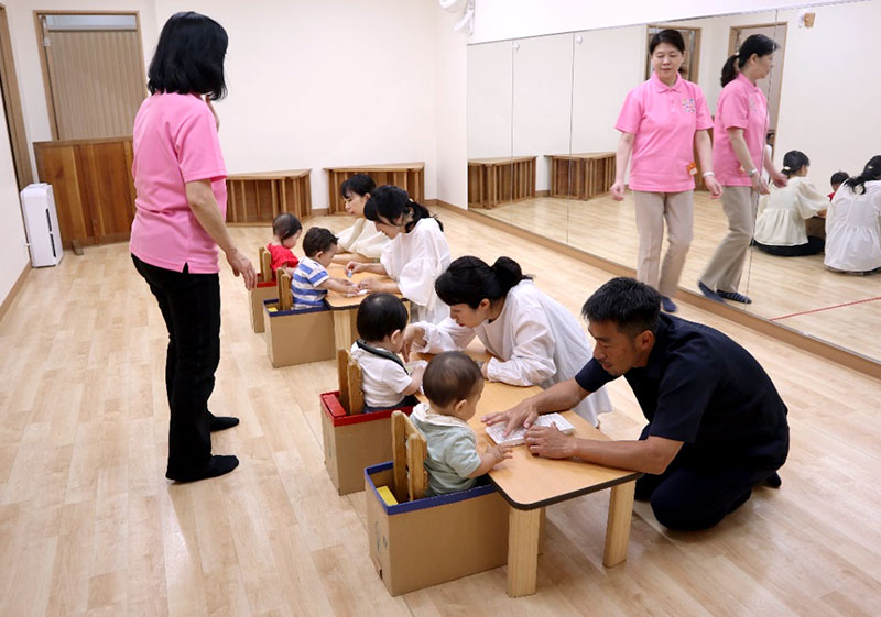 子育て経験豊富な講師が少人数クラス制なので一人一人に目が届き小さな変化を見逃しません